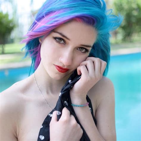 fay suicide nude|Suicide by Portrait